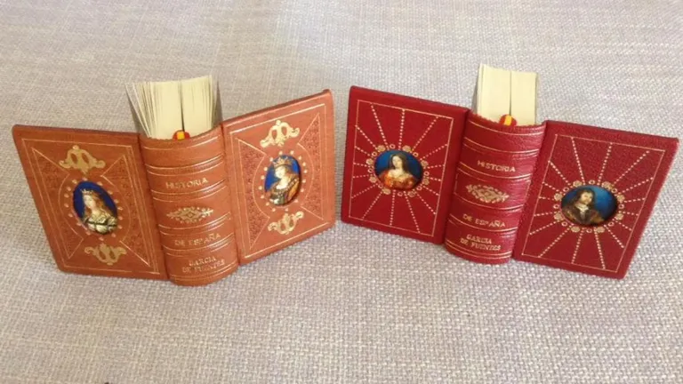libros en miniatura